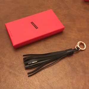 Casetify Tassel charger - black